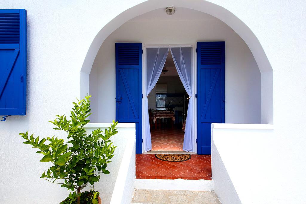 Casa Balena Bianca Apartment Лакона Екстериор снимка