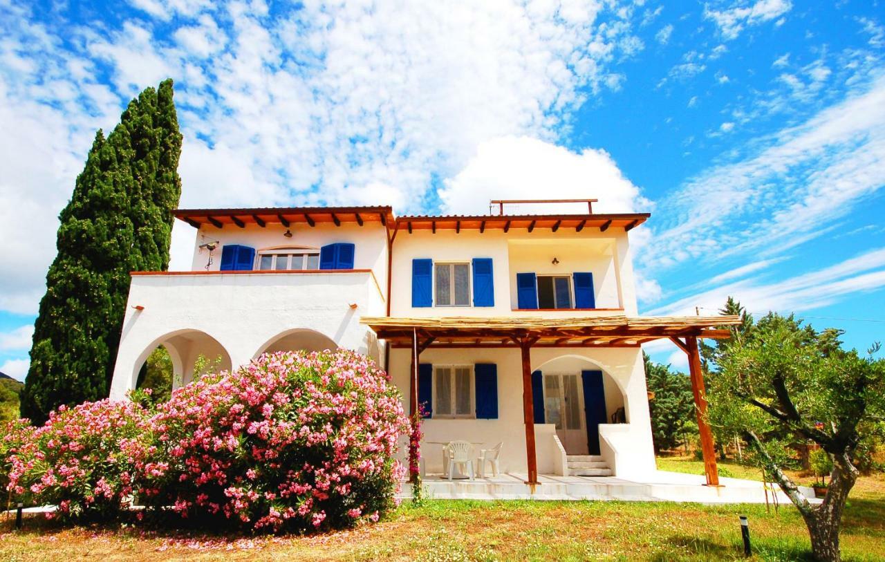 Casa Balena Bianca Apartment Лакона Екстериор снимка